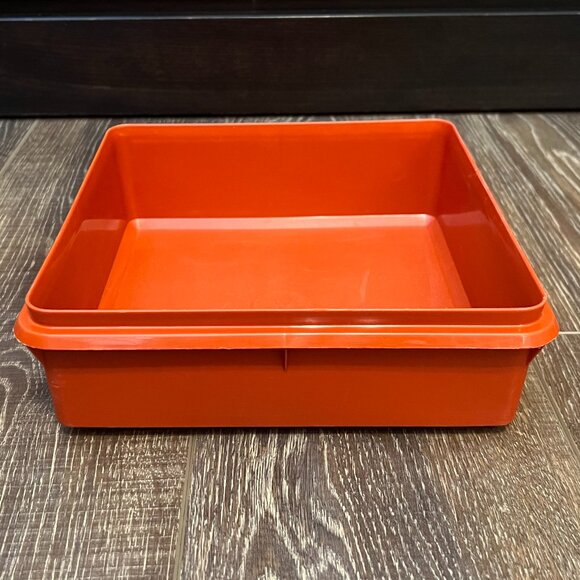 Tupperware Square Container with Lid - Picture 8 of 10